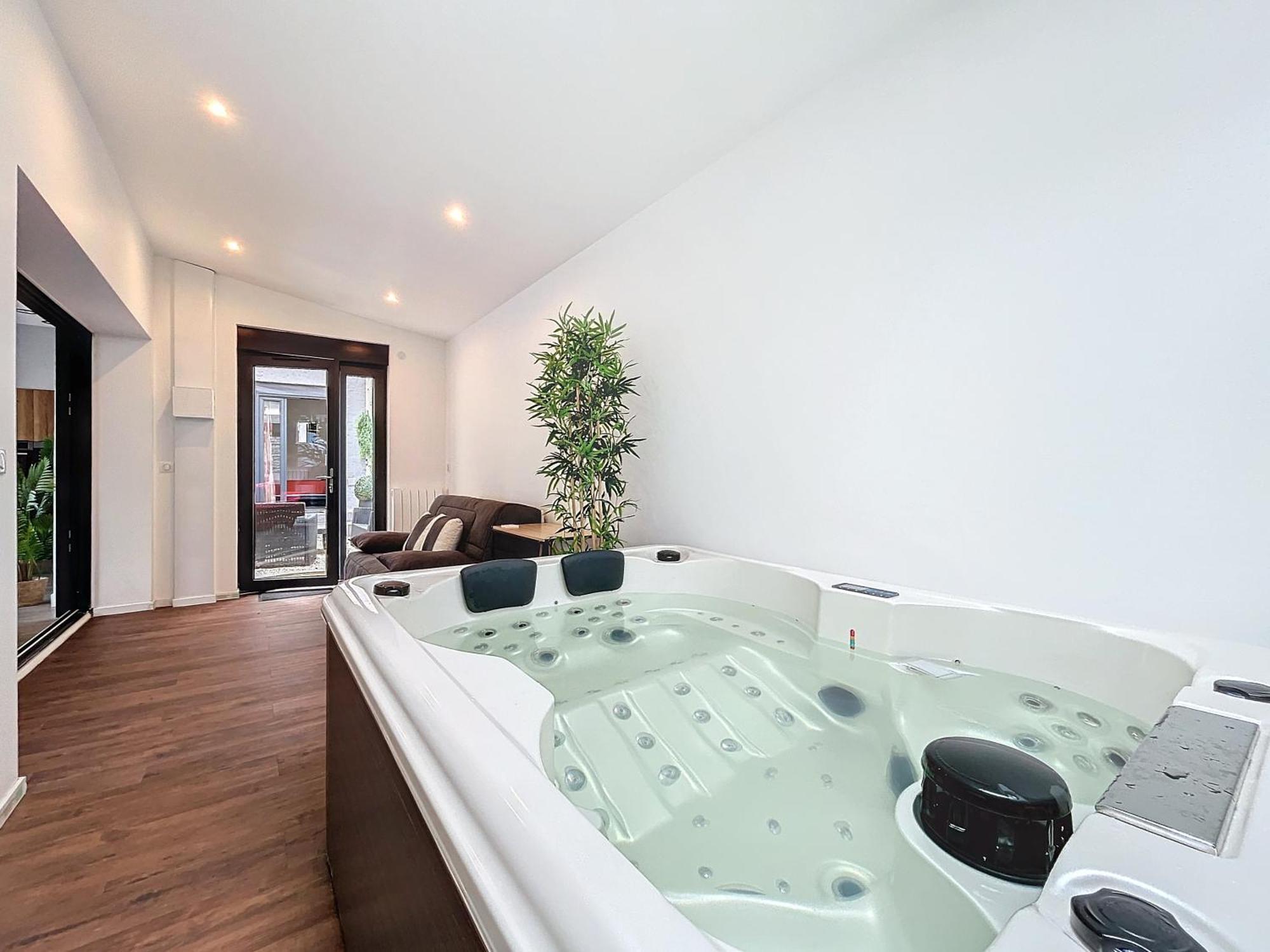 Loft Terrasse Avec Spa Proche Centre Historique Montlucon Ngoại thất bức ảnh