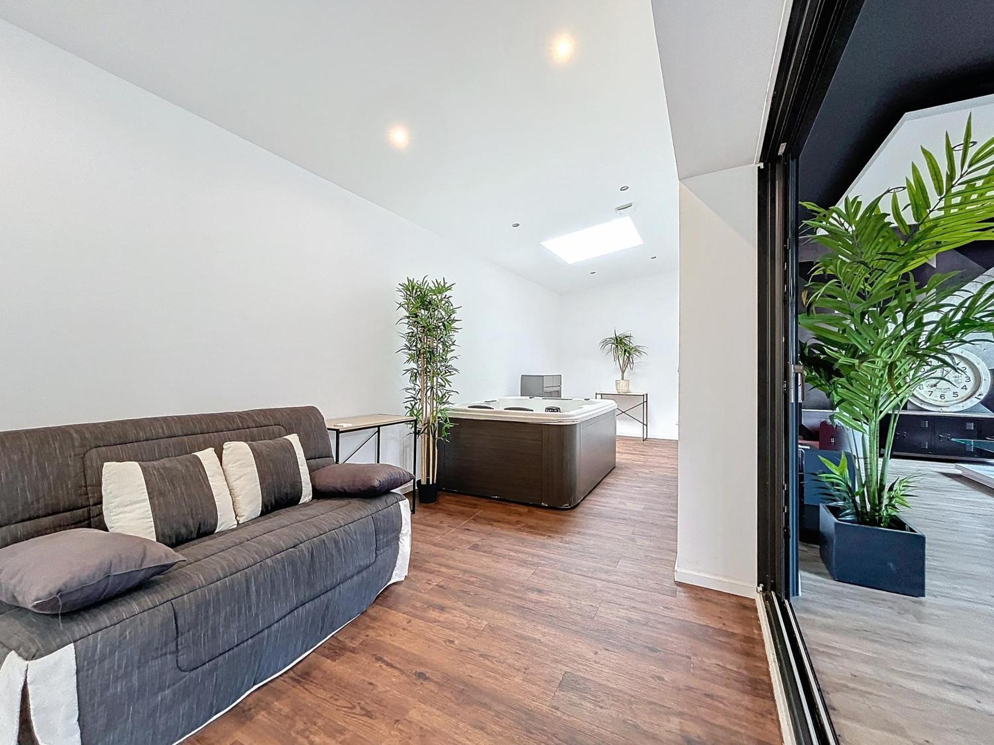 Loft Terrasse Avec Spa Proche Centre Historique Montlucon Ngoại thất bức ảnh
